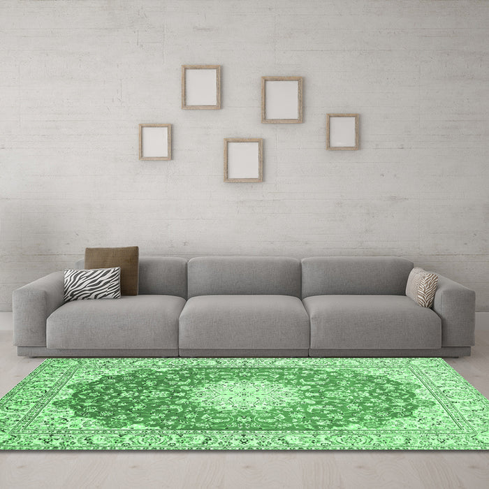 Machine Washable Medallion Emerald Green Traditional Area Rugs in a Living Room,, wshtr152emgrn