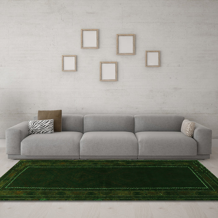 Machine Washable Persian Green Traditional Area Rugs in a Living Room,, wshtr1531grn