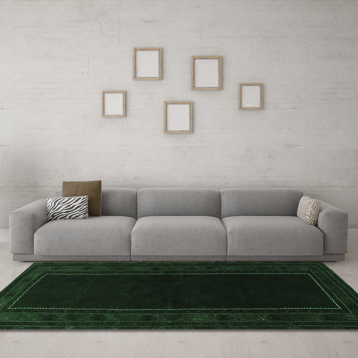 Machine Washable Persian Emerald Green Traditional Area Rugs in a Living Room,, wshtr1531emgrn