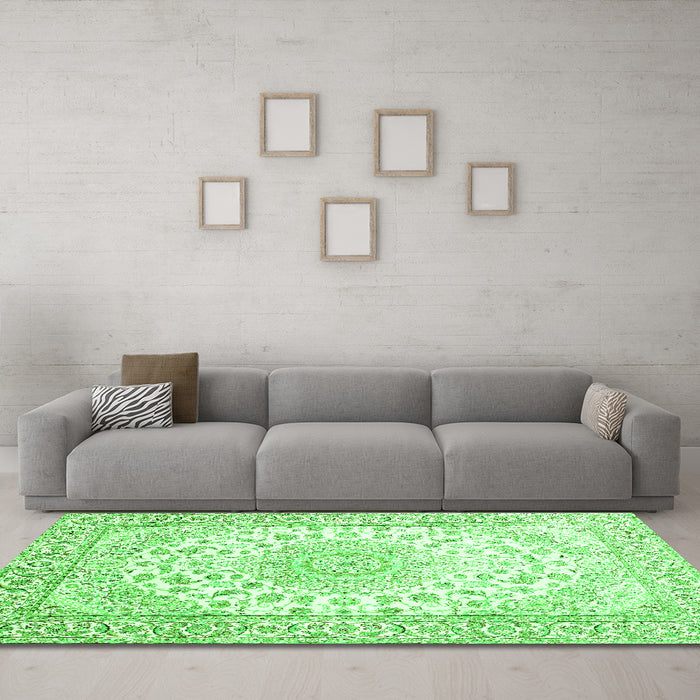 Machine Washable Medallion Green Traditional Area Rugs in a Living Room,, wshtr153grn