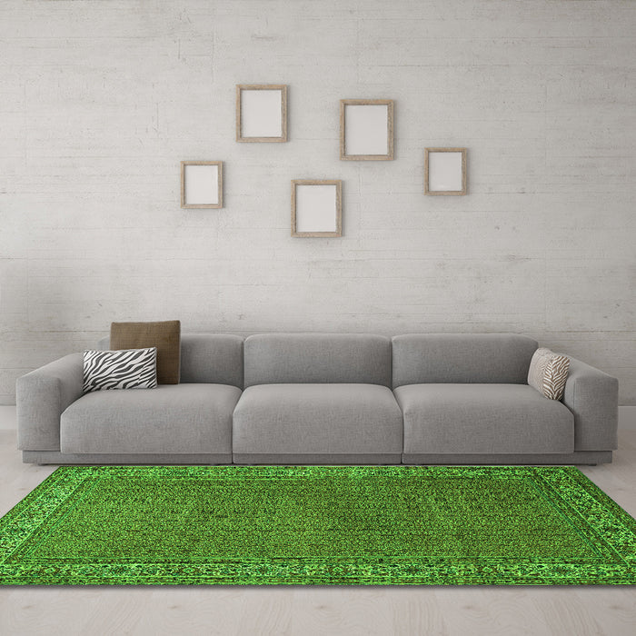 Machine Washable Persian Green Traditional Area Rugs in a Living Room,, wshtr1548grn