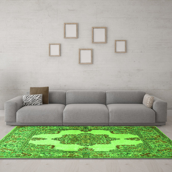 Machine Washable Persian Green Traditional Area Rugs in a Living Room,, wshtr1553grn