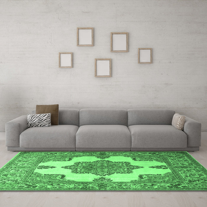 Machine Washable Persian Emerald Green Traditional Area Rugs in a Living Room,, wshtr1553emgrn