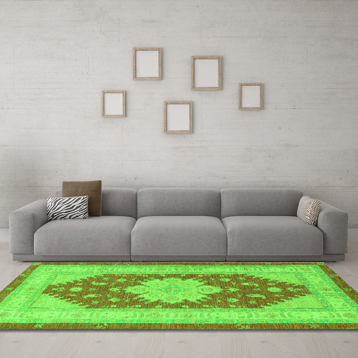 Machine Washable Persian Green Traditional Area Rugs in a Living Room,, wshtr1558grn