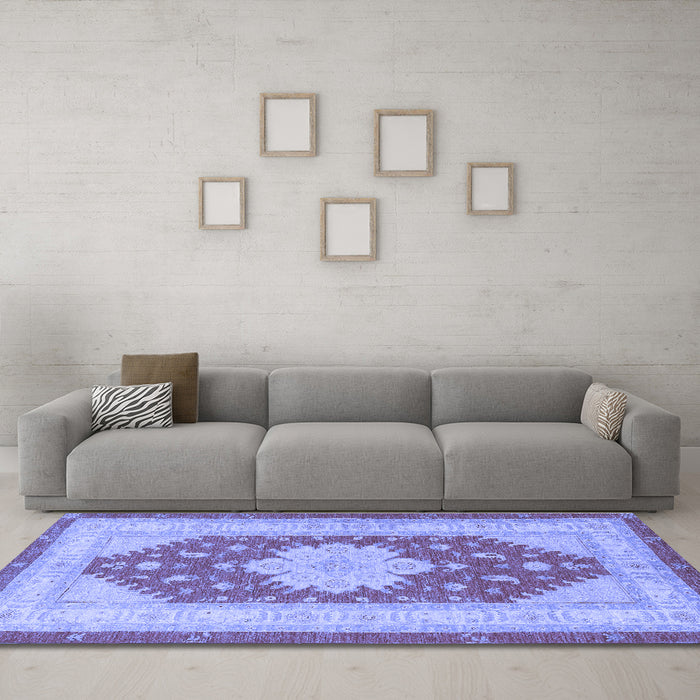 Machine Washable Persian Blue Traditional Rug in a Living Room, wshtr1558blu