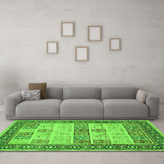 Machine Washable Persian Green Traditional Area Rugs in a Living Room,, wshtr1559grn