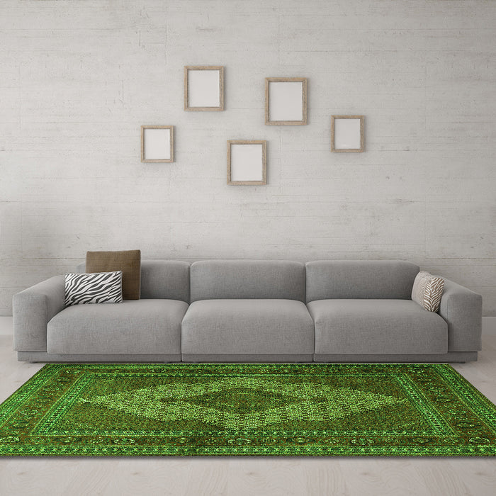 Machine Washable Persian Green Traditional Area Rugs in a Living Room,, wshtr1563grn