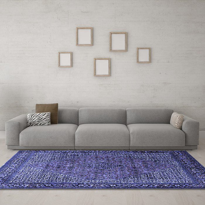 Machine Washable Persian Blue Traditional Rug in a Living Room, wshtr1566blu
