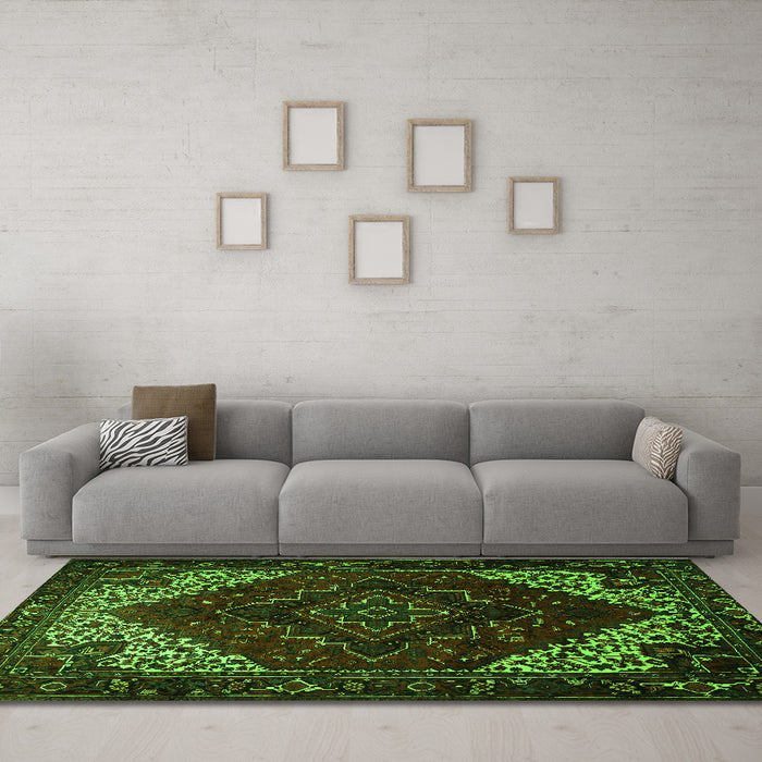 Machine Washable Persian Green Traditional Area Rugs in a Living Room,, wshtr1568grn