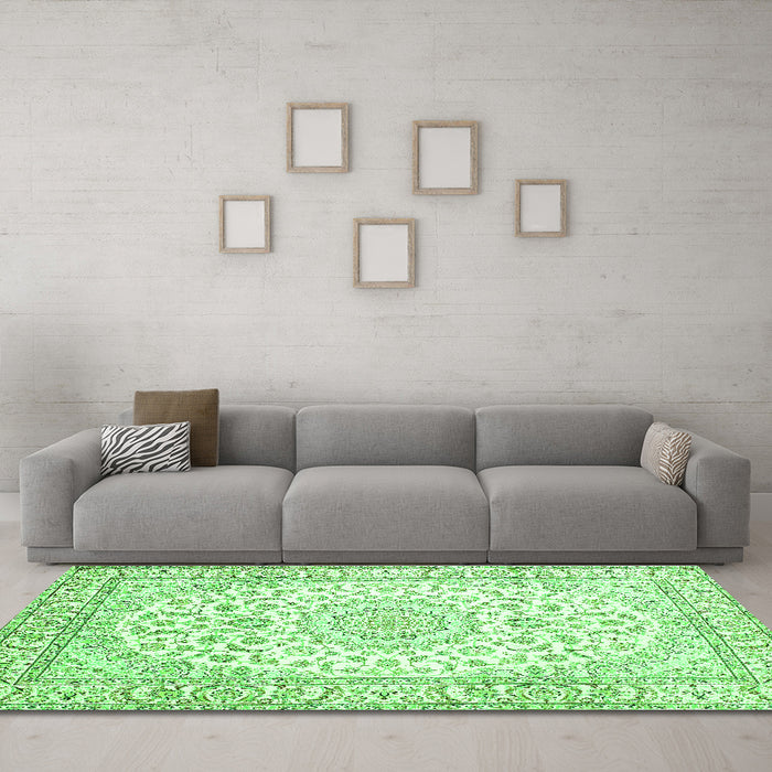 Machine Washable Medallion Green Traditional Area Rugs in a Living Room,, wshtr156grn