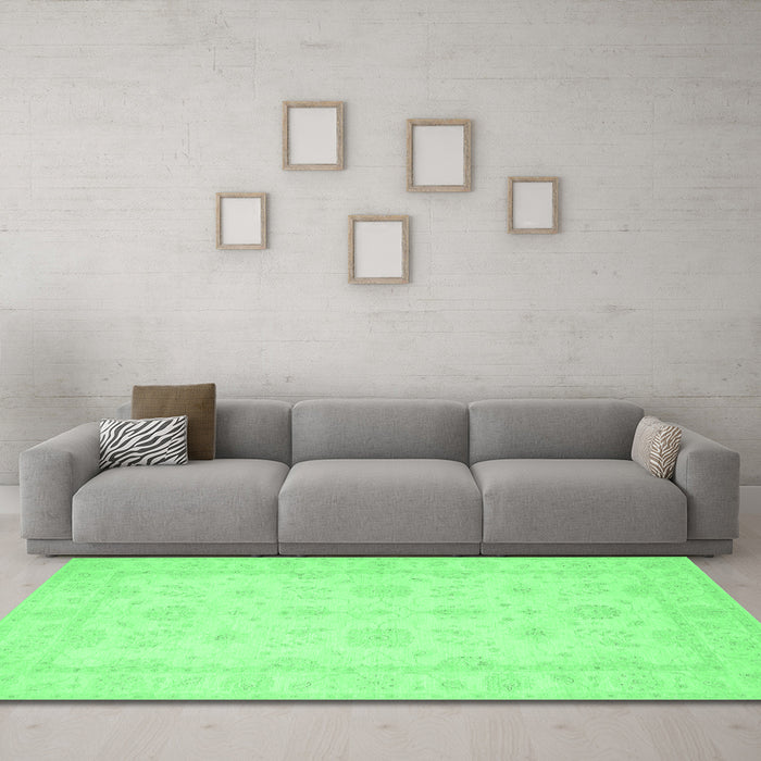 Machine Washable Oriental Emerald Green Traditional Area Rugs in a Living Room,, wshtr1570emgrn