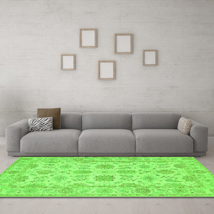 Machine Washable Oriental Green Traditional Area Rugs in a Living Room,, wshtr1571grn