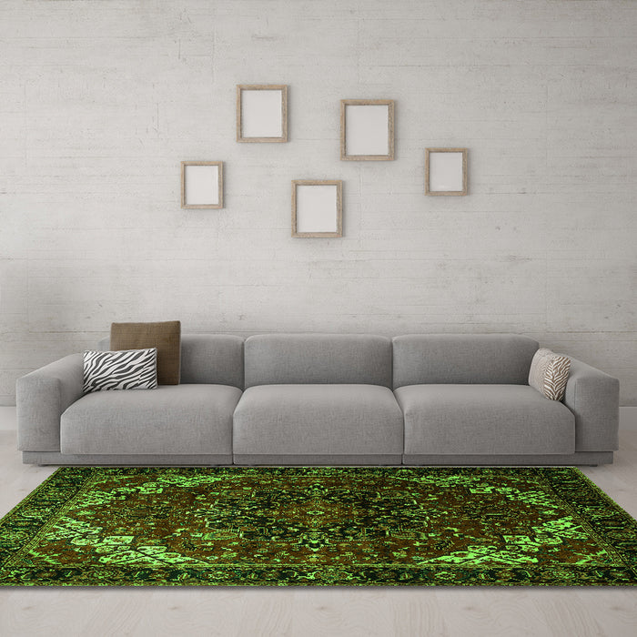 Machine Washable Persian Green Traditional Area Rugs in a Living Room,, wshtr1573grn