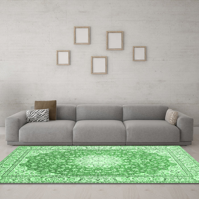 Machine Washable Medallion Emerald Green Traditional Area Rugs in a Living Room,, wshtr157emgrn