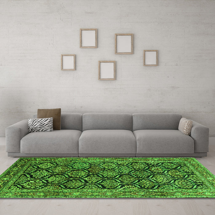 Machine Washable Persian Green Traditional Area Rugs in a Living Room,, wshtr1581grn