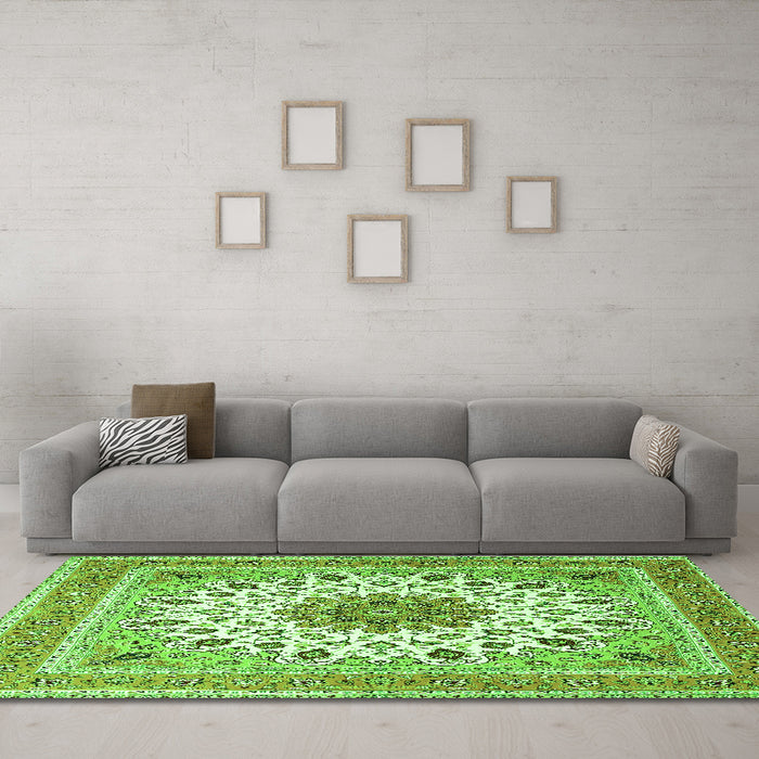 Machine Washable Medallion Green Traditional Area Rugs in a Living Room,, wshtr1585grn