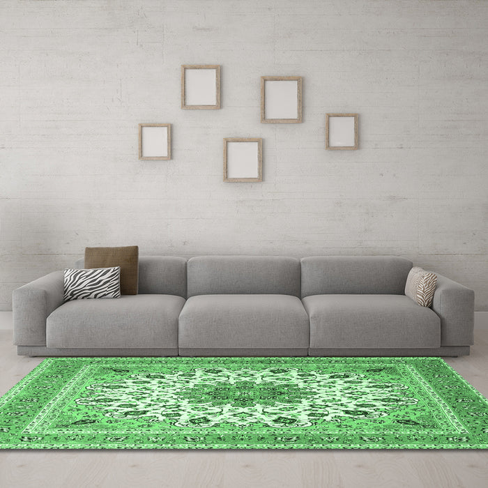 Machine Washable Medallion Emerald Green Traditional Area Rugs in a Living Room,, wshtr1585emgrn