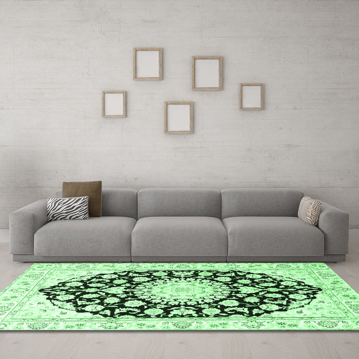 Machine Washable Medallion Emerald Green Traditional Area Rugs in a Living Room,, wshtr1588emgrn