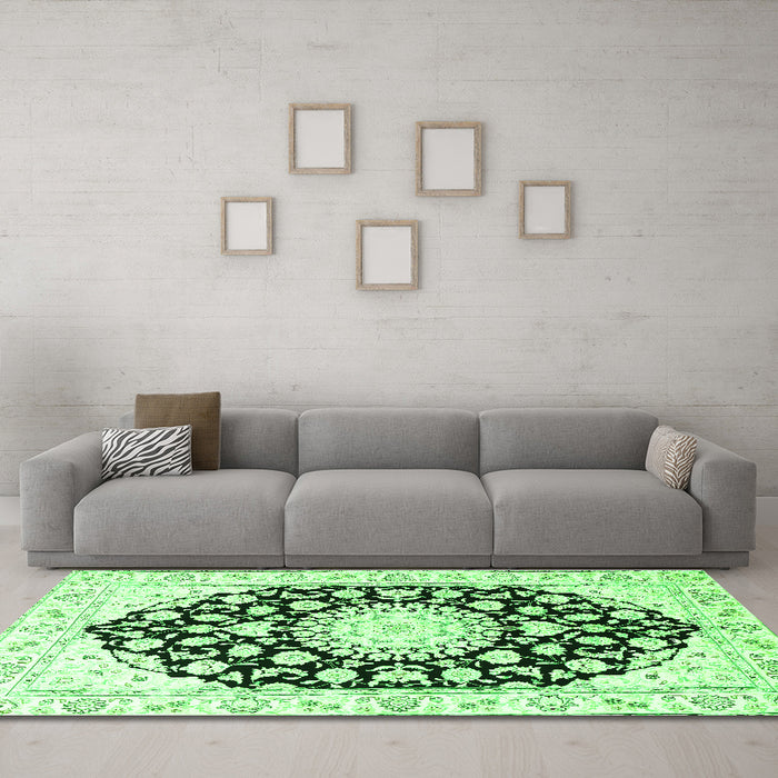 Machine Washable Medallion Green Traditional Area Rugs in a Living Room,, wshtr1588grn