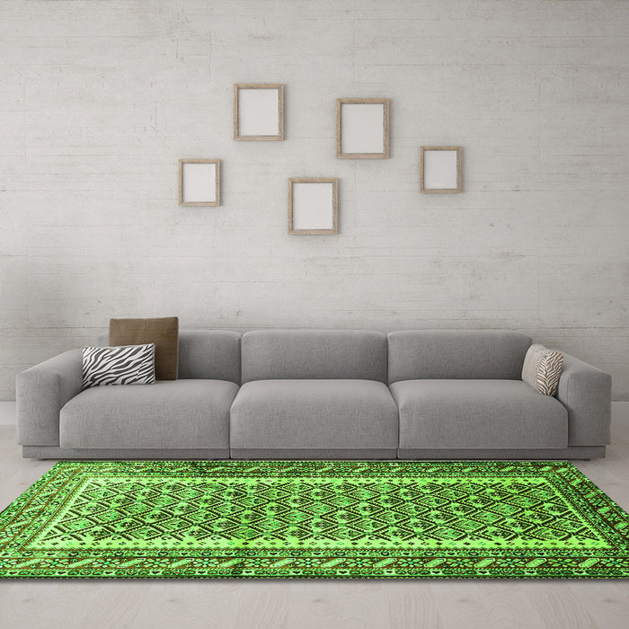 Machine Washable Persian Green Traditional Area Rugs in a Living Room,, wshtr1590grn
