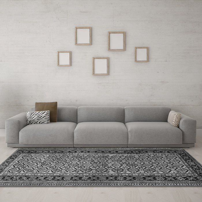 Machine Washable Persian Gray Traditional Rug in a Living Room,, wshtr1594gry
