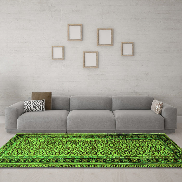 Machine Washable Persian Green Traditional Area Rugs in a Living Room,, wshtr1594grn