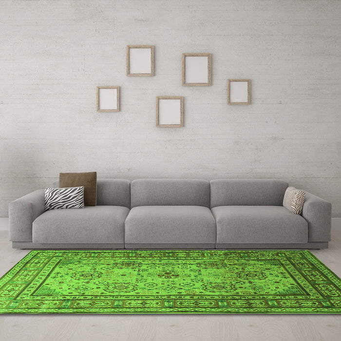 Machine Washable Persian Green Traditional Area Rugs in a Living Room,, wshtr1596grn
