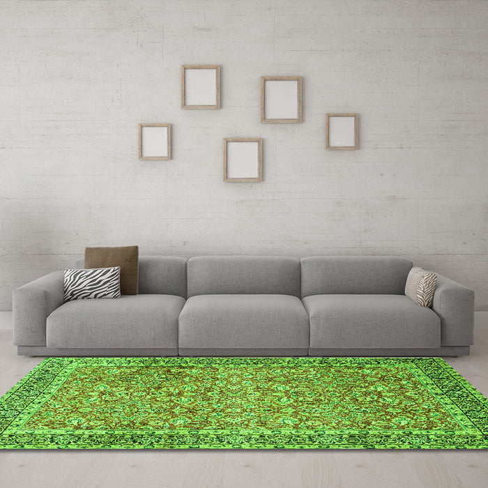 Machine Washable Persian Green Traditional Area Rugs in a Living Room,, wshtr1599grn