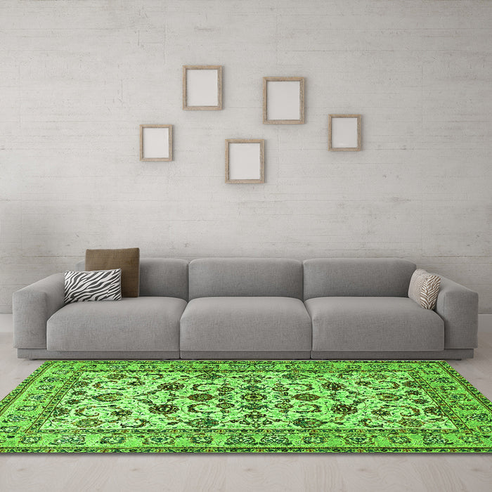 Machine Washable Persian Green Traditional Area Rugs in a Living Room,, wshtr1605grn