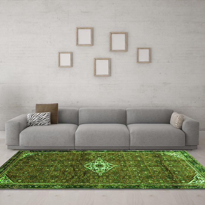 Machine Washable Persian Green Traditional Area Rugs in a Living Room,, wshtr160grn