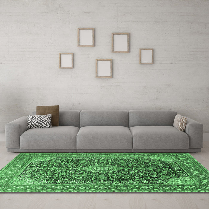 Machine Washable Medallion Emerald Green Traditional Area Rugs in a Living Room,, wshtr1610emgrn