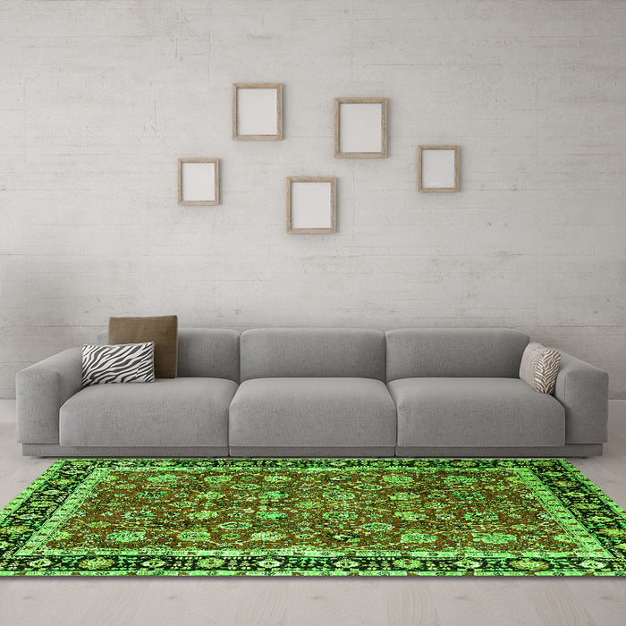 Machine Washable Persian Green Traditional Area Rugs in a Living Room,, wshtr1614grn