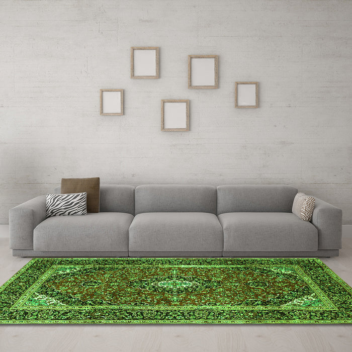 Machine Washable Medallion Green Traditional Area Rugs in a Living Room,, wshtr1615grn