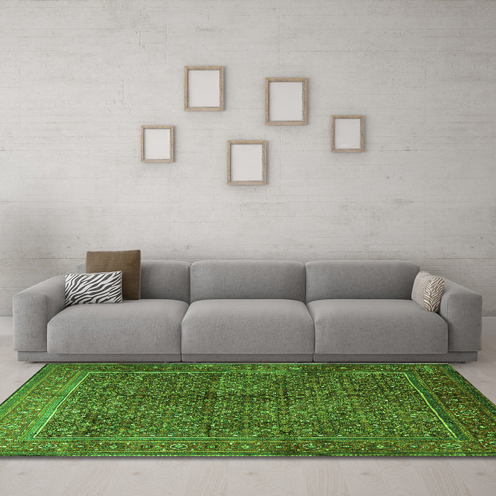 Machine Washable Persian Green Traditional Area Rugs in a Living Room,, wshtr1616grn