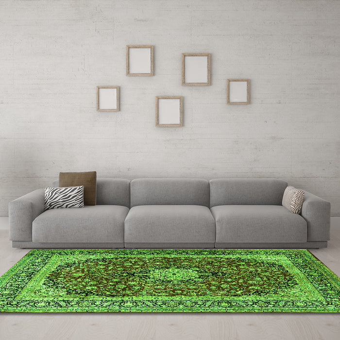 Machine Washable Persian Green Traditional Area Rugs in a Living Room,, wshtr1617grn