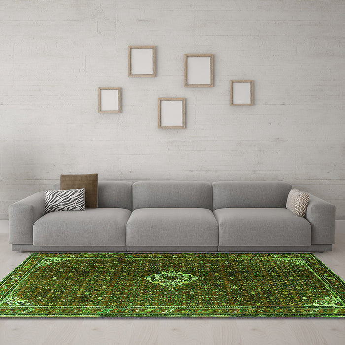 Machine Washable Persian Green Traditional Area Rugs in a Living Room,, wshtr1619grn
