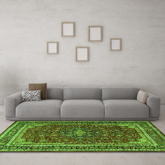 Machine Washable Medallion Green Traditional Area Rugs in a Living Room,, wshtr1621grn