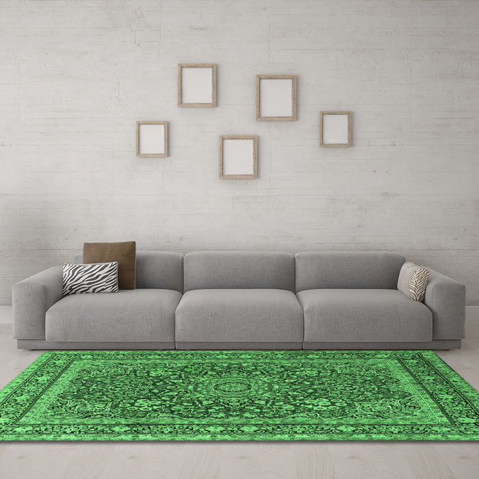 Machine Washable Medallion Emerald Green Traditional Area Rugs in a Living Room,, wshtr1624emgrn
