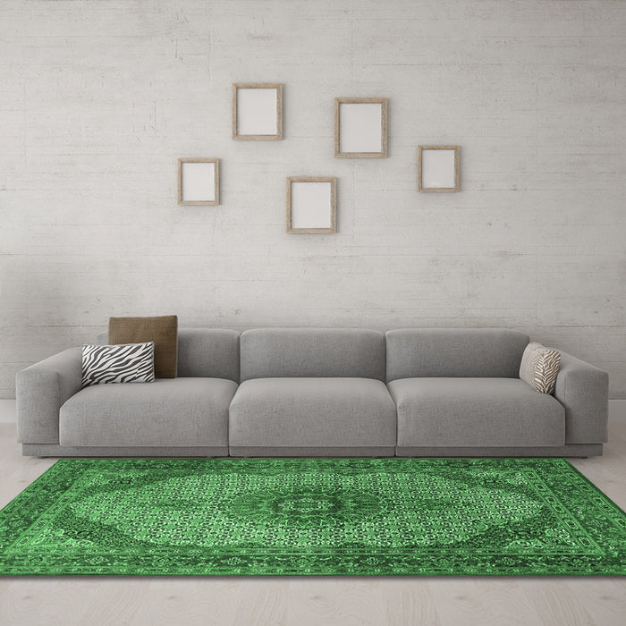 Machine Washable Medallion Emerald Green Traditional Area Rugs in a Living Room,, wshtr1625emgrn