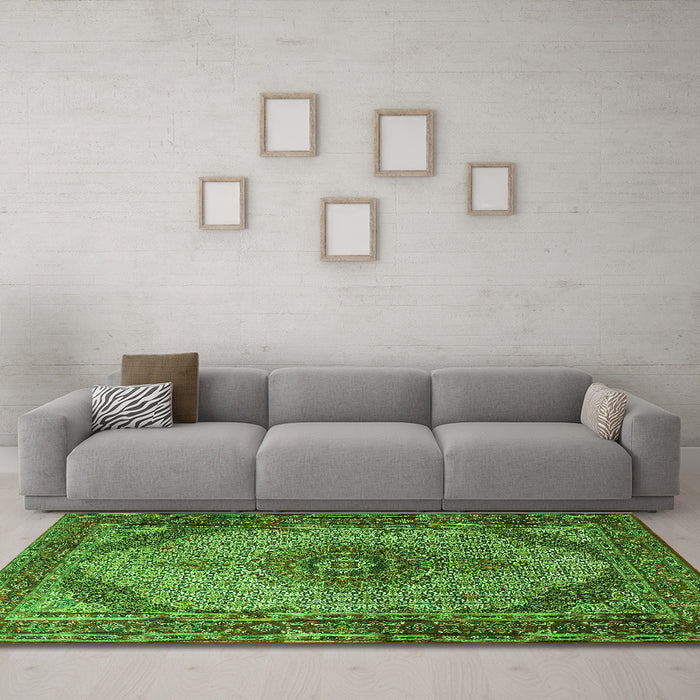 Machine Washable Medallion Green Traditional Area Rugs in a Living Room,, wshtr1625grn