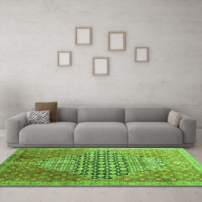 Machine Washable Persian Green Traditional Area Rugs in a Living Room,, wshtr162grn