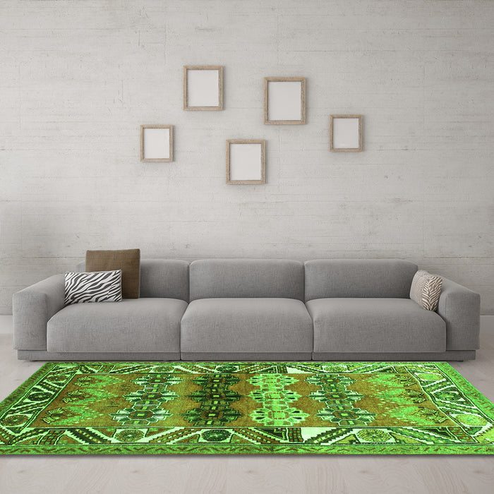 Machine Washable Persian Green Traditional Area Rugs in a Living Room,, wshtr163grn