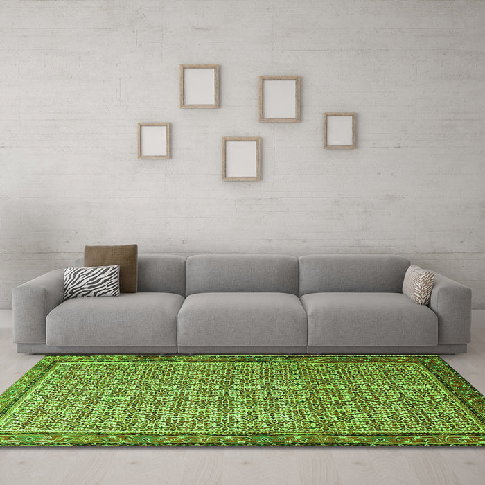 Machine Washable Persian Green Traditional Area Rugs in a Living Room,, wshtr1642grn