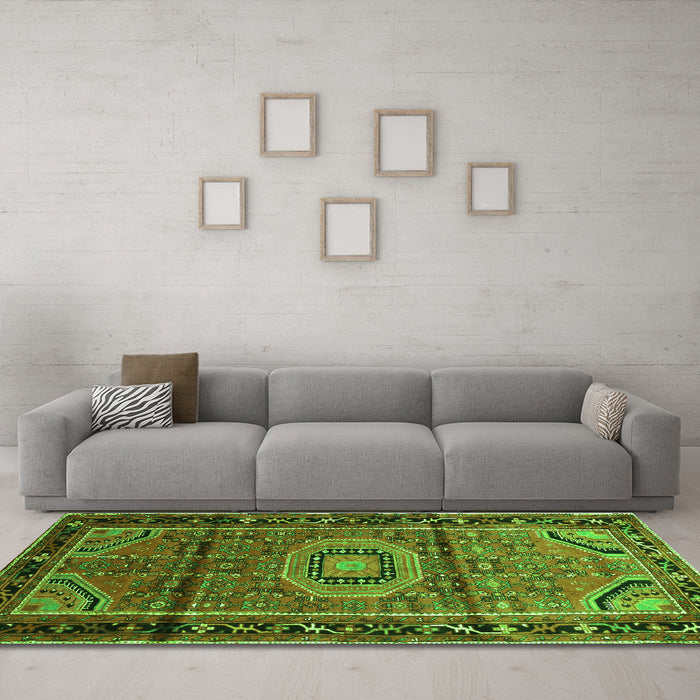 Machine Washable Persian Green Traditional Area Rugs in a Living Room,, wshtr164grn