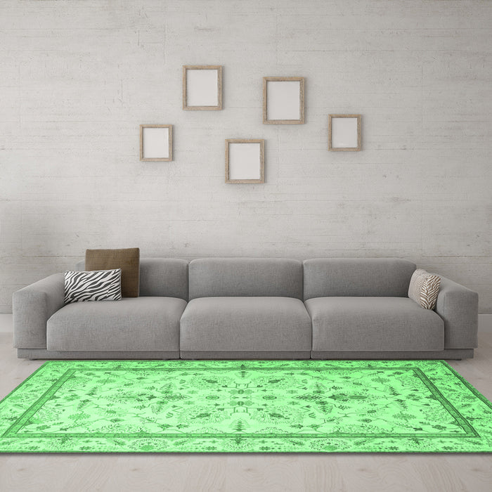 Machine Washable Persian Emerald Green Traditional Area Rugs in a Living Room,, wshtr1657emgrn