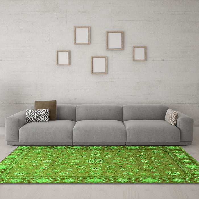 Machine Washable Persian Green Traditional Area Rugs in a Living Room,, wshtr1658grn