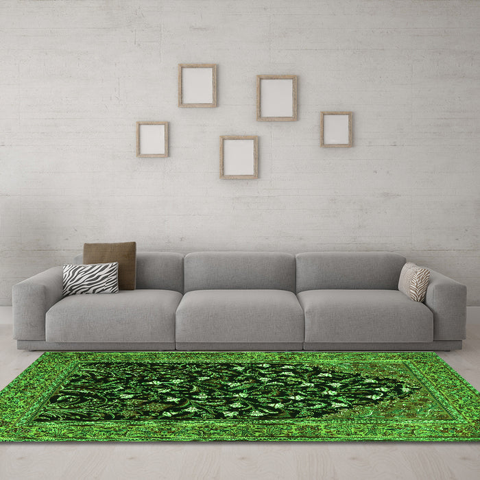 Machine Washable Animal Green Traditional Area Rugs in a Living Room,, wshtr1668grn