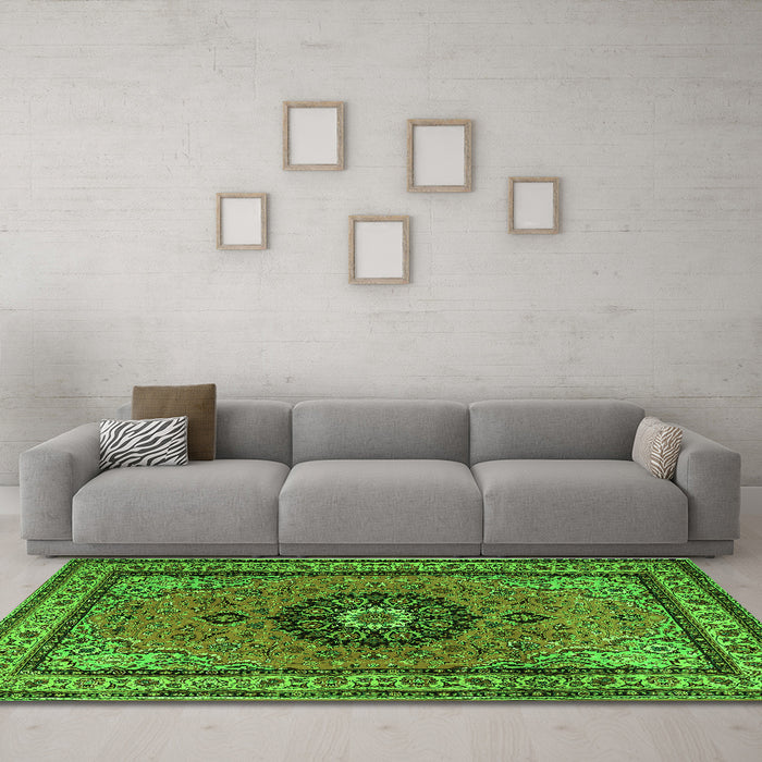 Machine Washable Medallion Green Traditional Area Rugs in a Living Room,, wshtr1678grn