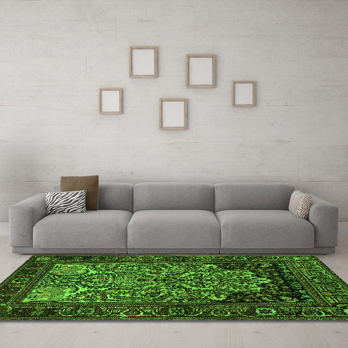 Machine Washable Persian Green Traditional Area Rugs in a Living Room,, wshtr1679grn