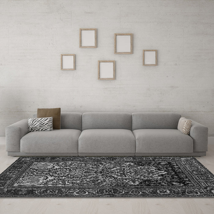 Machine Washable Persian Gray Traditional Rug in a Living Room,, wshtr1679gry